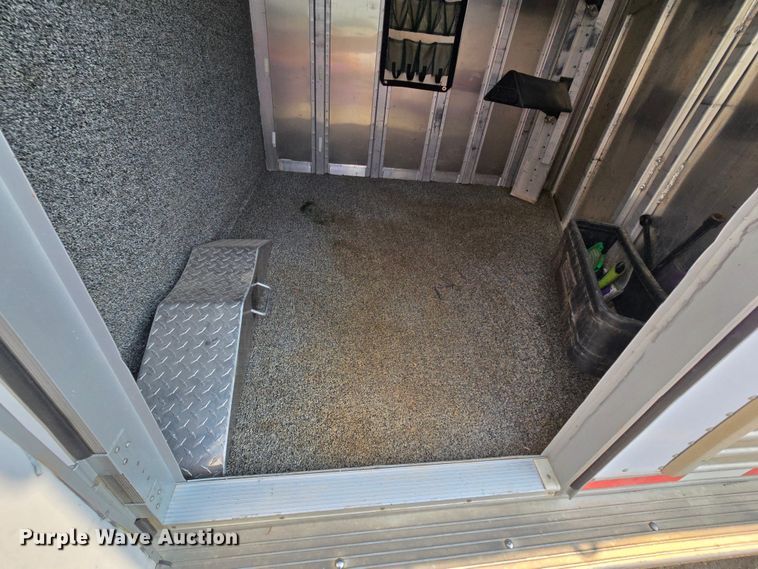 image for item DQ4441 2000 Featherlite 8541 livestock trailer