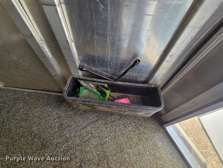 image for item DQ4441 2000 Featherlite 8541 livestock trailer