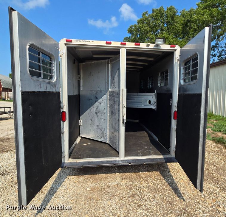 image for item DQ4441 2000 Featherlite 8541 livestock trailer
