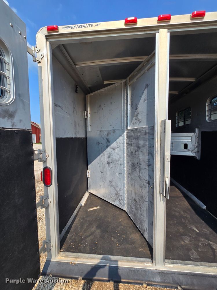 image for item DQ4441 2000 Featherlite 8541 livestock trailer