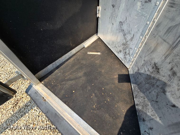 image for item DQ4441 2000 Featherlite 8541 livestock trailer