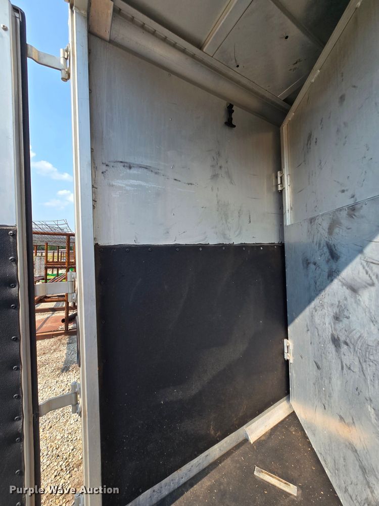 image for item DQ4441 2000 Featherlite 8541 livestock trailer