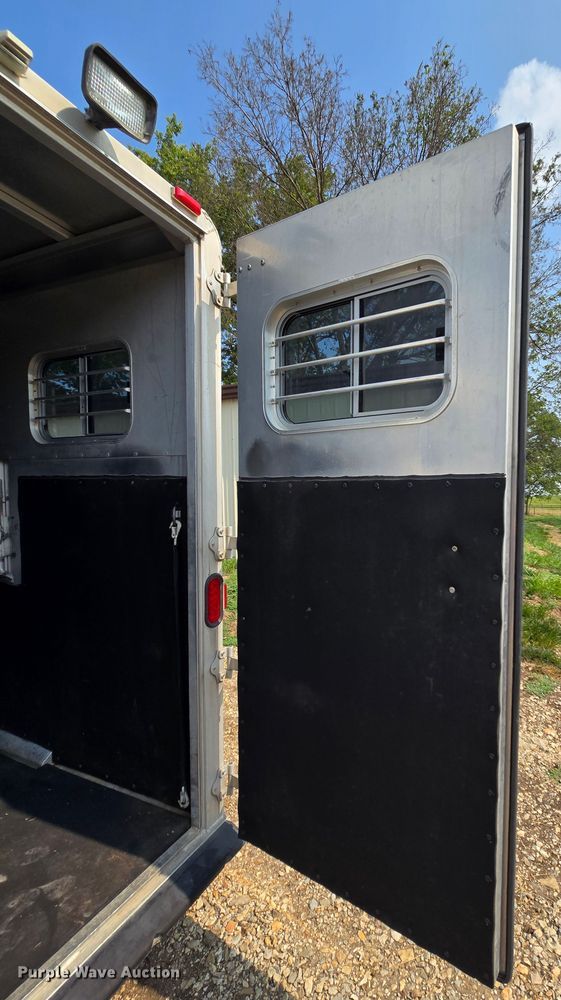 image for item DQ4441 2000 Featherlite 8541 livestock trailer