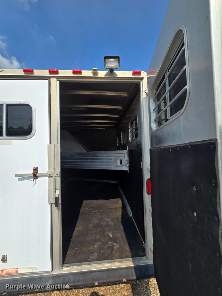 image for item DQ4441 2000 Featherlite 8541 livestock trailer