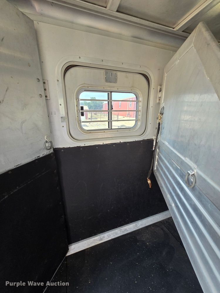 image for item DQ4441 2000 Featherlite 8541 livestock trailer