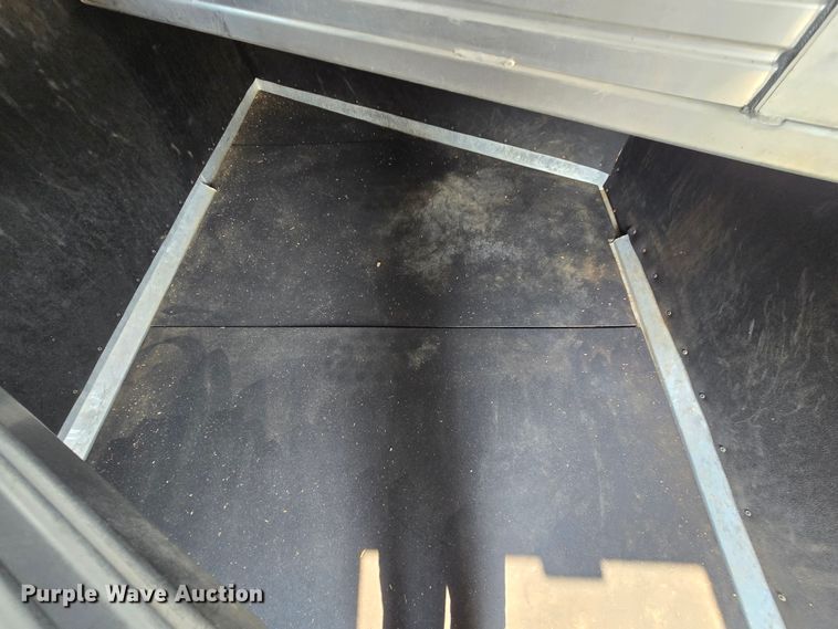 image for item DQ4441 2000 Featherlite 8541 livestock trailer