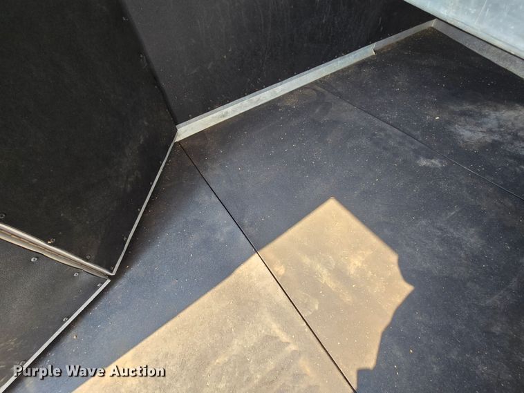 image for item DQ4441 2000 Featherlite 8541 livestock trailer