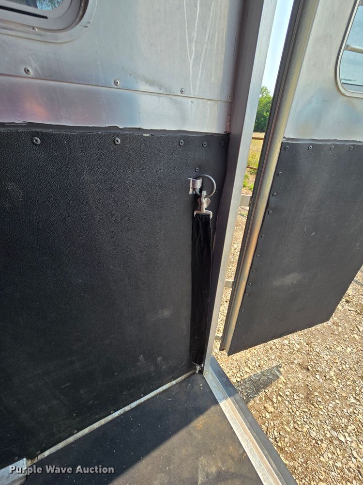 image for item DQ4441 2000 Featherlite 8541 livestock trailer