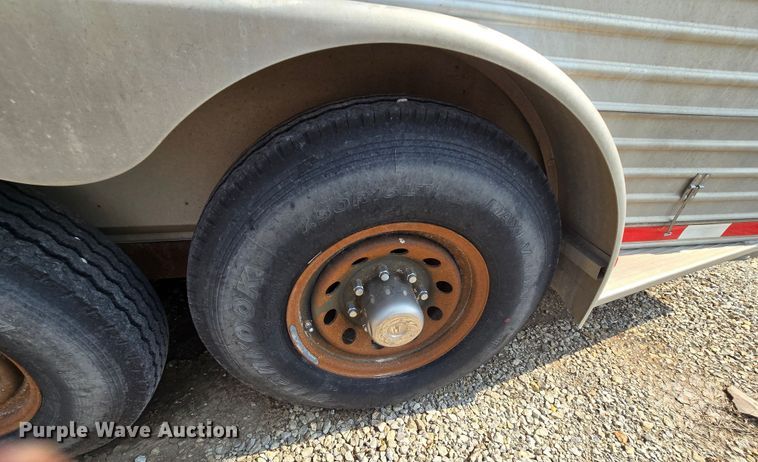 image for item DQ4441 2000 Featherlite 8541 livestock trailer