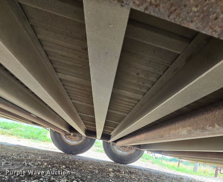 image for item DQ4441 2000 Featherlite 8541 livestock trailer