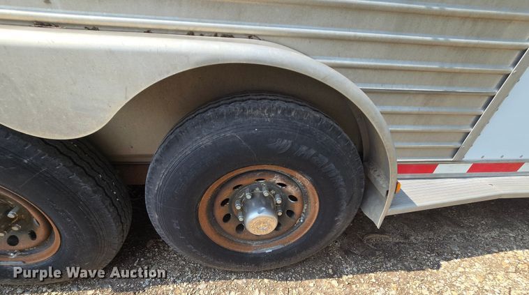 image for item DQ4441 2000 Featherlite 8541 livestock trailer