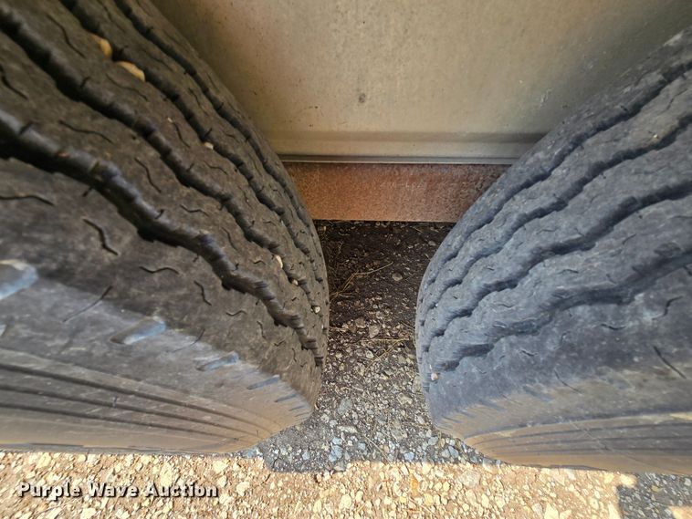 image for item DQ4441 2000 Featherlite 8541 livestock trailer