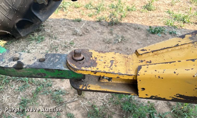 image for item DQ6879 2001 Vermeer 605XL round baler