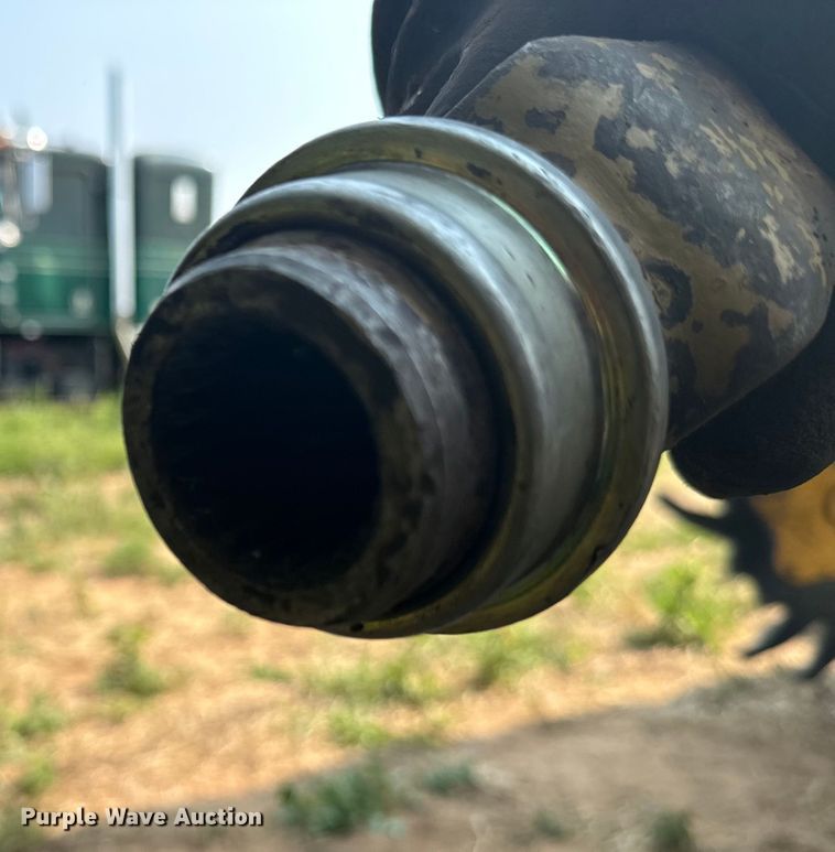 image for item DQ6879 2001 Vermeer 605XL round baler