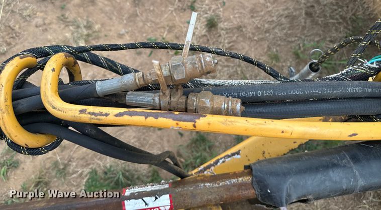 image for item DQ6879 2001 Vermeer 605XL round baler