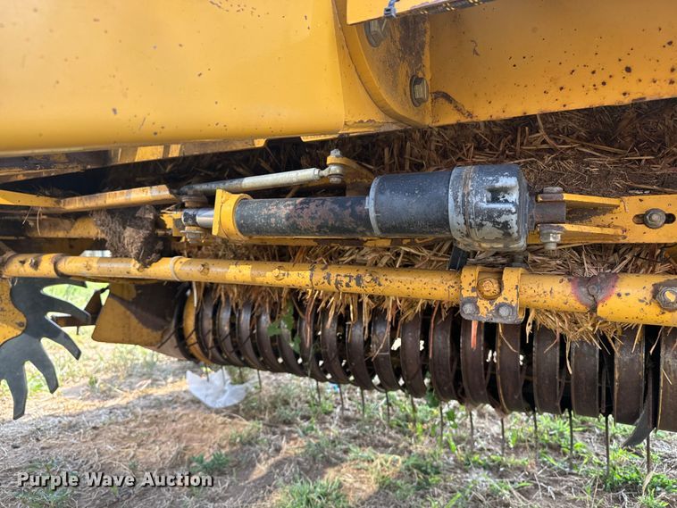 image for item DQ6879 2001 Vermeer 605XL round baler