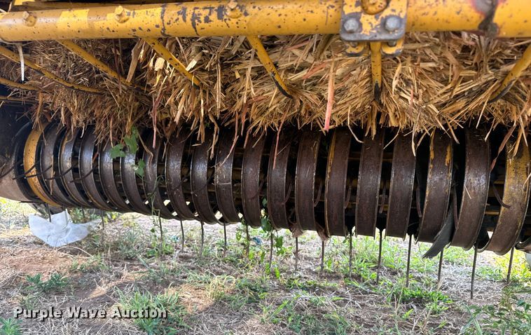 image for item DQ6879 2001 Vermeer 605XL round baler