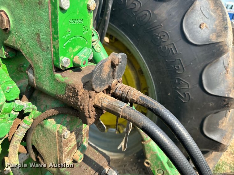 image for item DQ6879 2001 Vermeer 605XL round baler