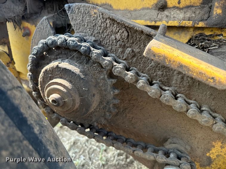 image for item DQ6879 2001 Vermeer 605XL round baler