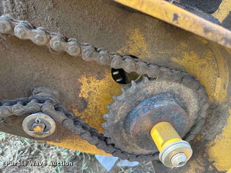 image for item DQ6879 2001 Vermeer 605XL round baler