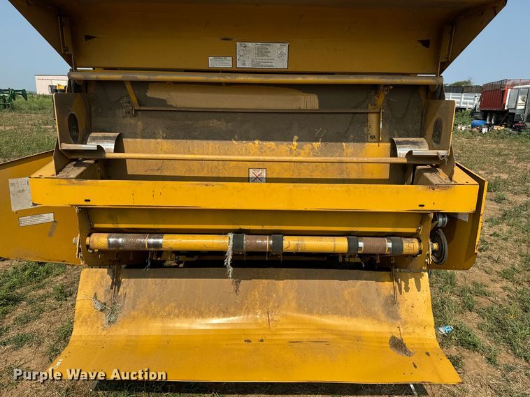 image for item DQ6879 2001 Vermeer 605XL round baler