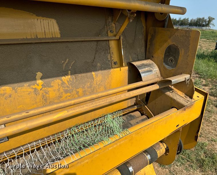 image for item DQ6879 2001 Vermeer 605XL round baler