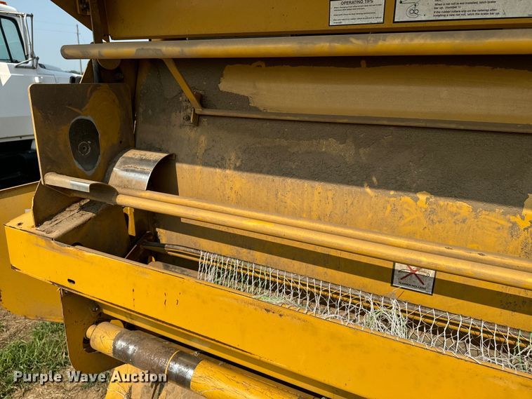 image for item DQ6879 2001 Vermeer 605XL round baler