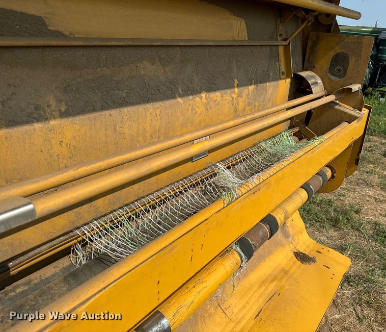 image for item DQ6879 2001 Vermeer 605XL round baler