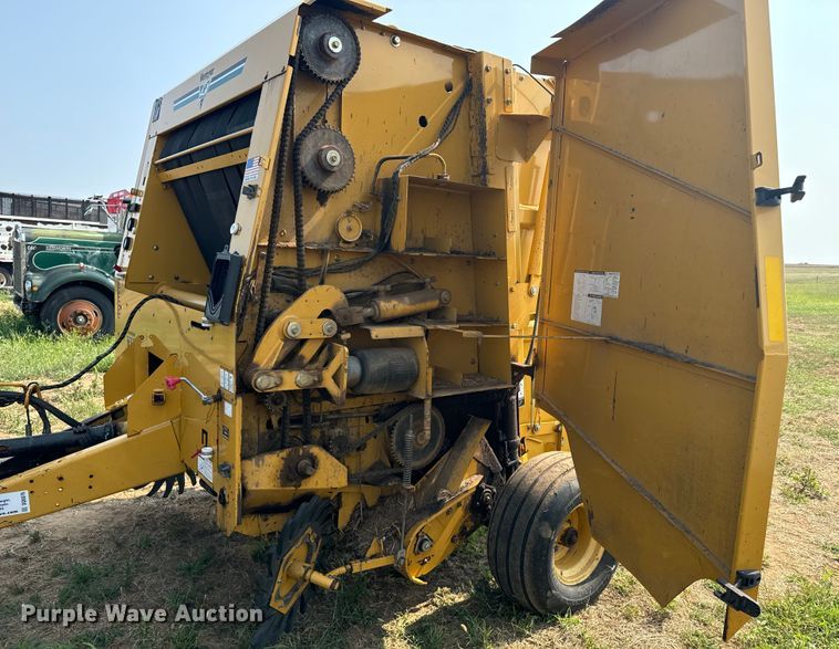 image for item DQ6879 2001 Vermeer 605XL round baler