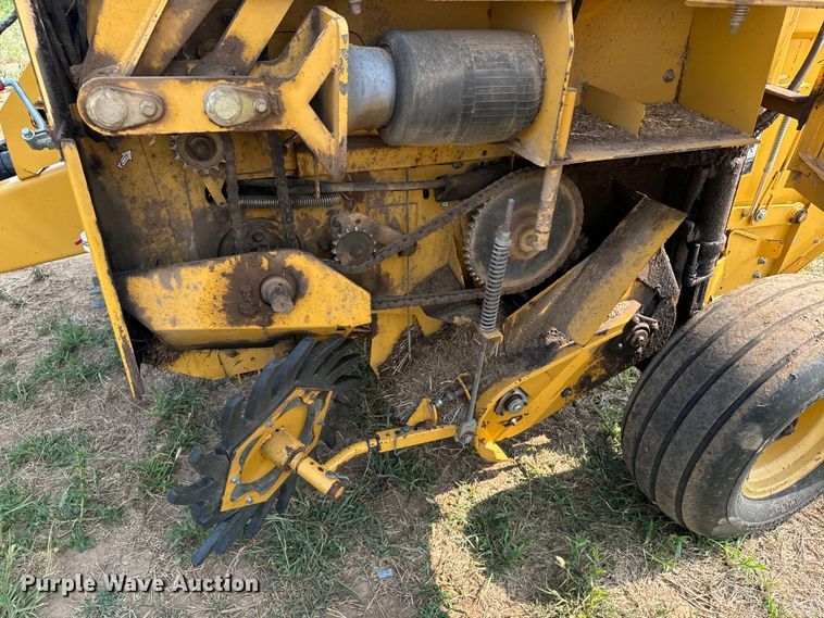 image for item DQ6879 2001 Vermeer 605XL round baler