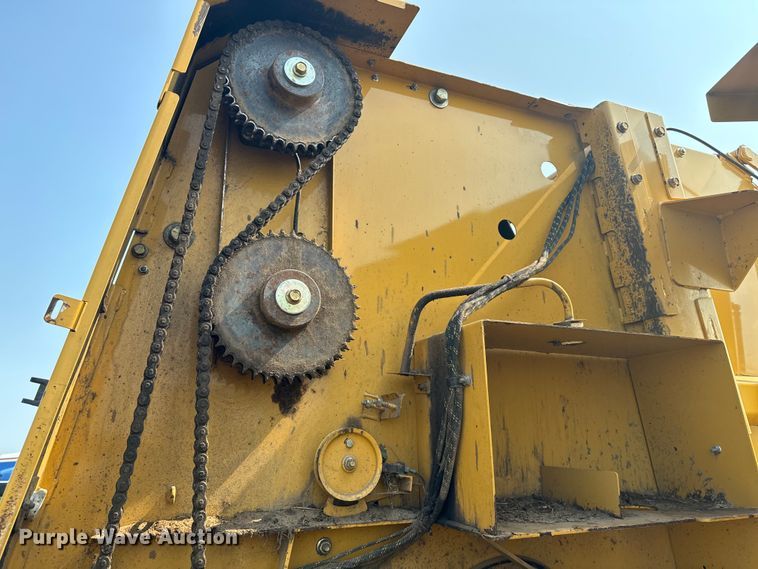 image for item DQ6879 2001 Vermeer 605XL round baler