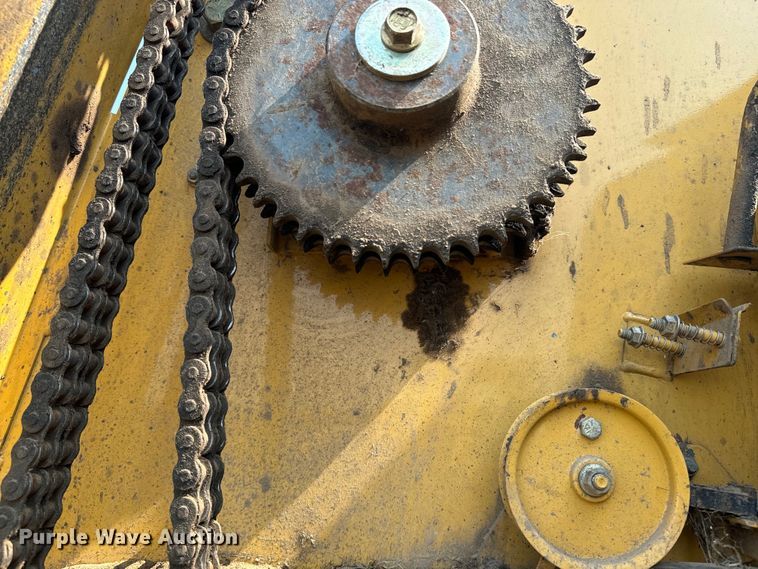 image for item DQ6879 2001 Vermeer 605XL round baler