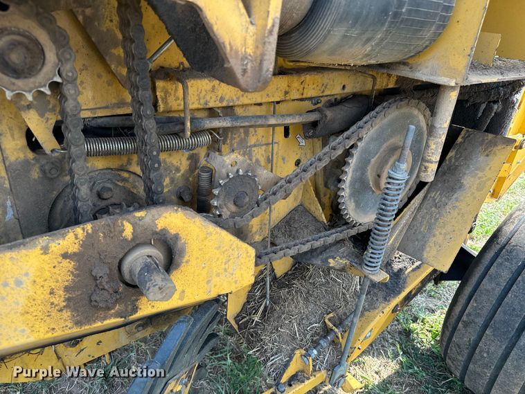 image for item DQ6879 2001 Vermeer 605XL round baler