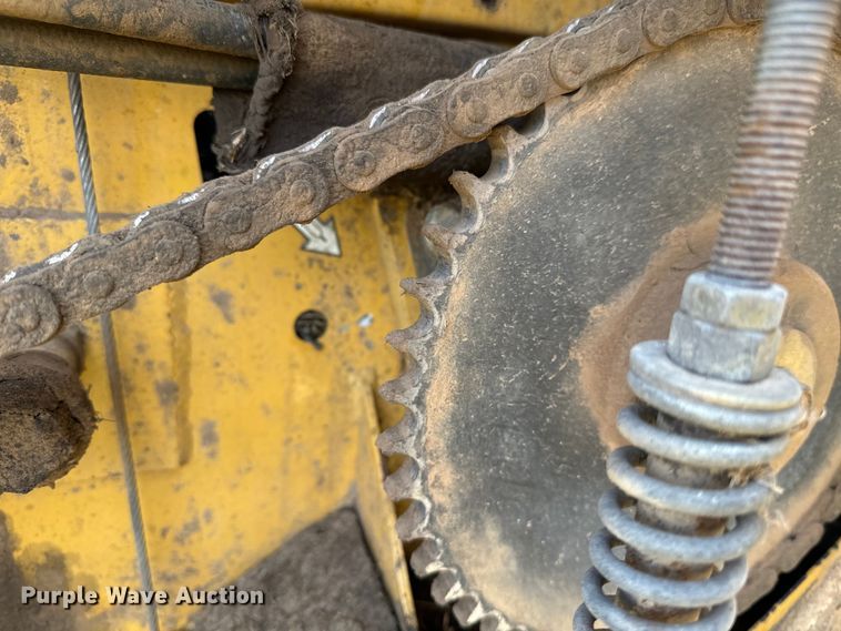 image for item DQ6879 2001 Vermeer 605XL round baler