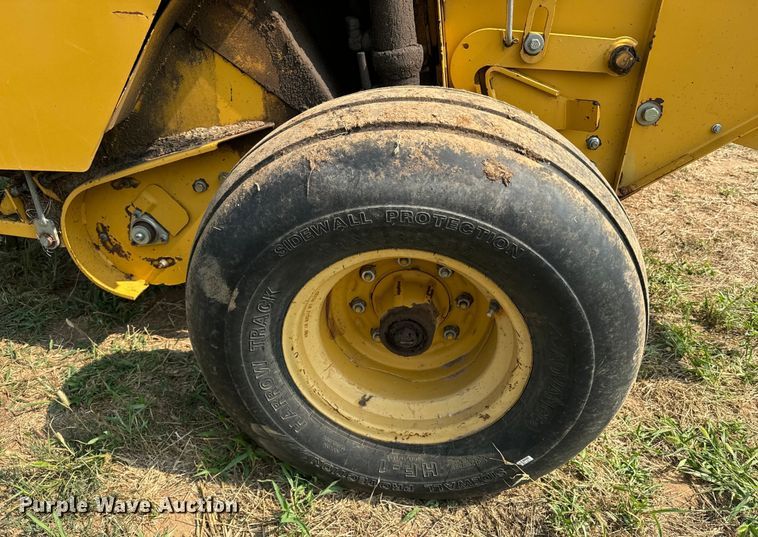 image for item DQ6879 2001 Vermeer 605XL round baler