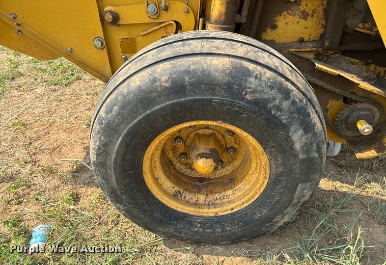 image for item DQ6879 2001 Vermeer 605XL round baler