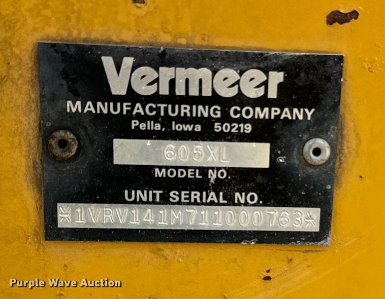 image for item DQ6879 2001 Vermeer 605XL round baler