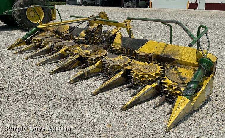 image for item DQ6899 John Deere rotary forage head