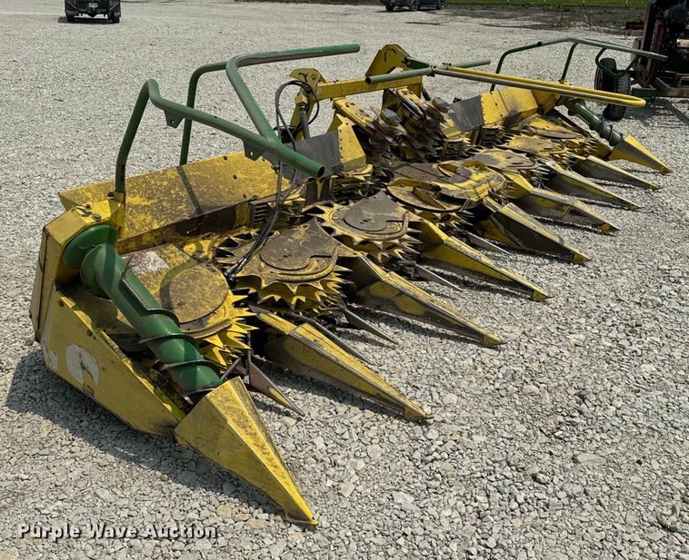 image for item DQ6899 John Deere rotary forage head