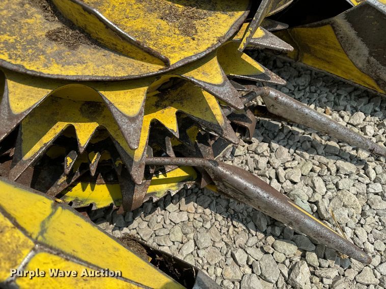 image for item DQ6899 John Deere rotary forage head