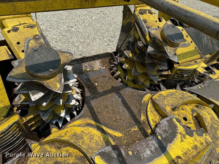 image for item DQ6899 John Deere rotary forage head