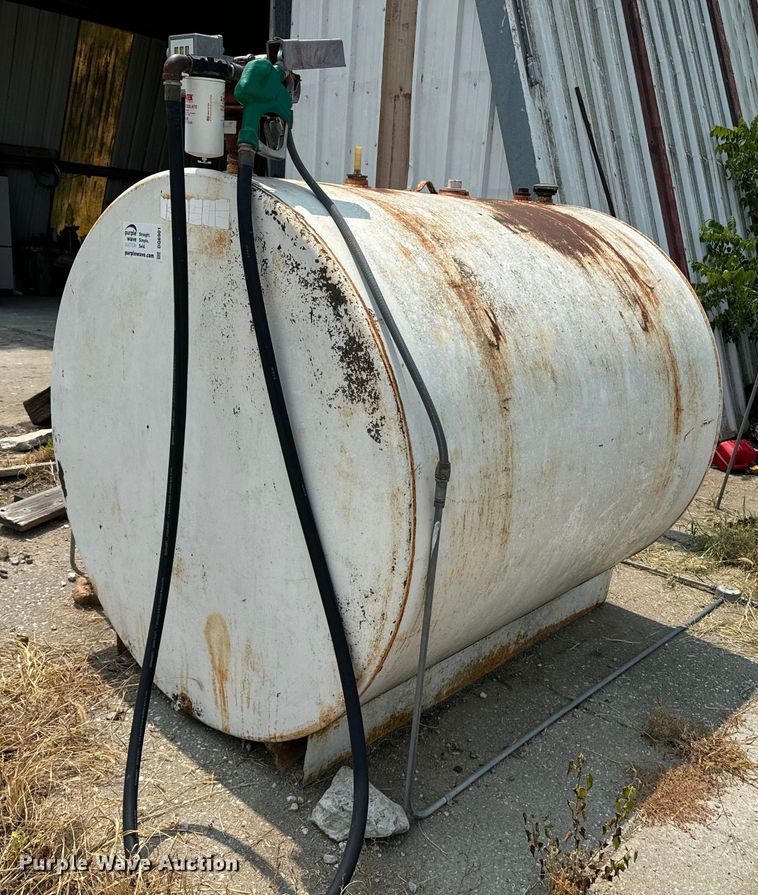 Fuel tank in Belvue , KS Item DQ6901 for sale Purple Wave