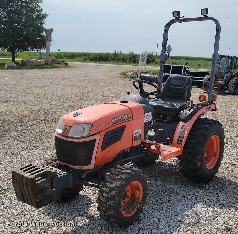 image for item DR4323 Kubota B2320 MFWD tractor