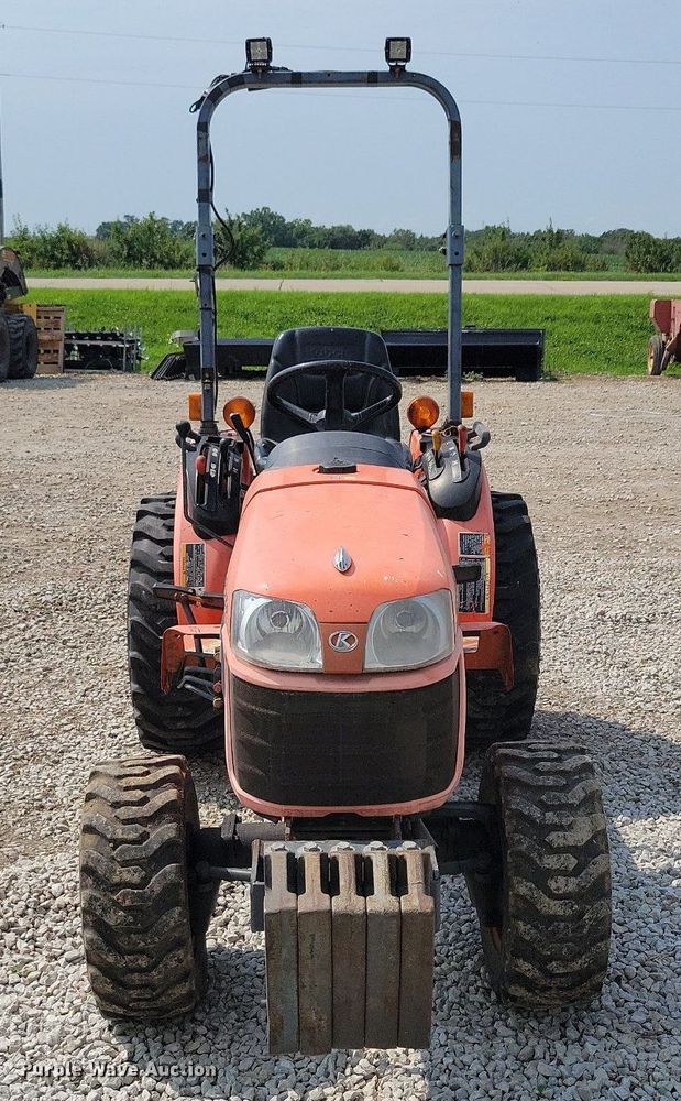 image for item DR4323 Kubota B2320 MFWD tractor