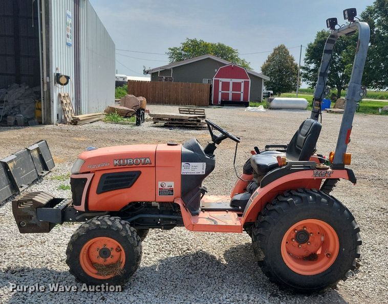 image for item DR4323 Kubota B2320 MFWD tractor