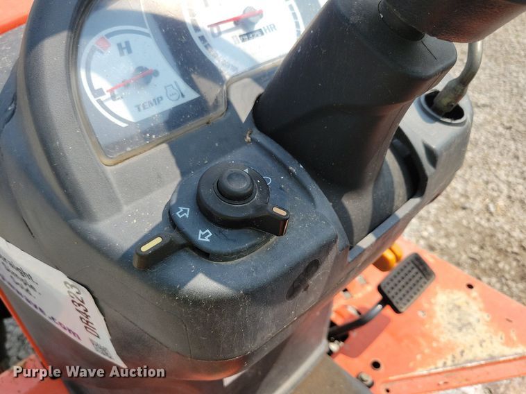 image for item DR4323 Kubota B2320 MFWD tractor