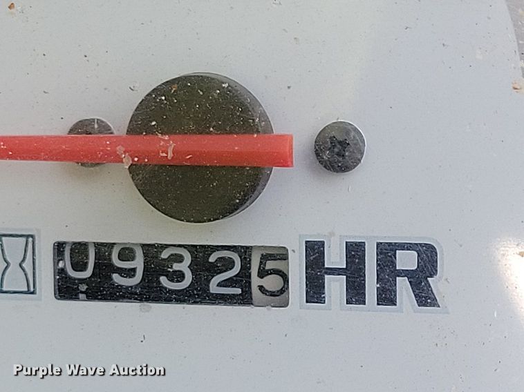 image for item DR4323 Kubota B2320 MFWD tractor