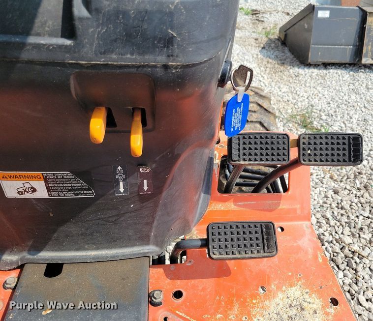 image for item DR4323 Kubota B2320 MFWD tractor