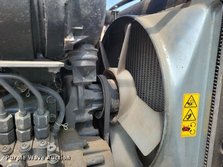 image for item DR4323 Kubota B2320 MFWD tractor