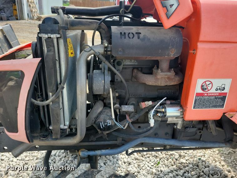 image for item DR4323 Kubota B2320 MFWD tractor